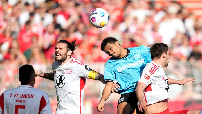Bayern nezvládol druhý polčas a prehral. Leverkusen je už len krok od zisku historického titulu