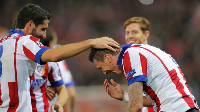 Hráč Atletica Mario Manzuckin so spoluhráčom Ardom Turanom