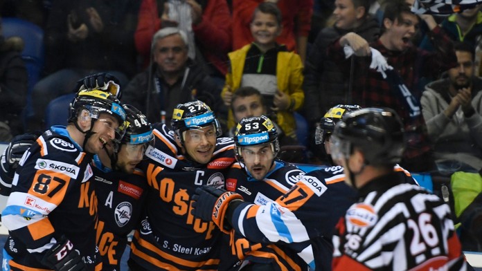 Na snímke radosť hráčov HC Košice z gólu.