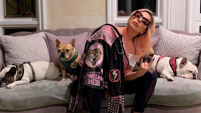 Fotografia Pavla Kulkovského zachytáva pacientku Alenu, ktorá má spinálnu svalovú atrofiu typu dva a jej manžela Róberta. 