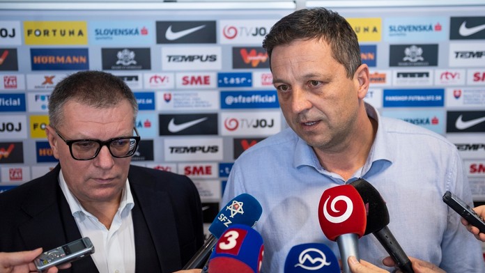 Slovenská tenistka Anna Karolína Schmiedlová sa teší z víťazstva 6:2, 6:2 nad Bieloruskou Victoriou Azarenkovou.