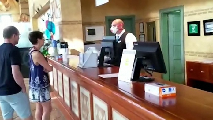 Biatlonista Michal Šlesingr v štafete na MS 2020.