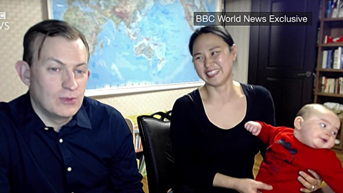 Robert Kelly so svojou rodinou.