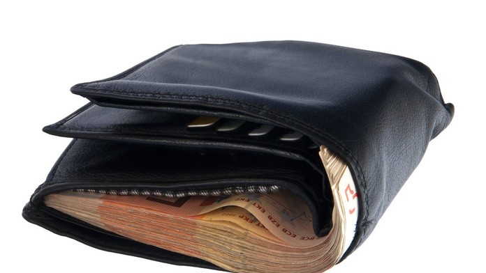 Tínedžerka našla peňaženku so 7000 eurami, odovzdala ju polícii