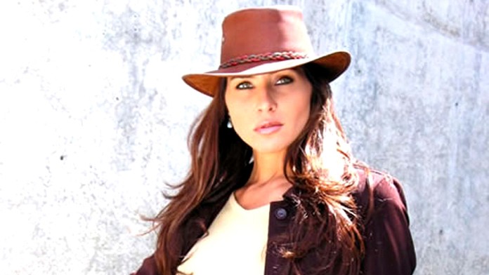 Skrytá vášeň - Dinora (Lorena Meritano)