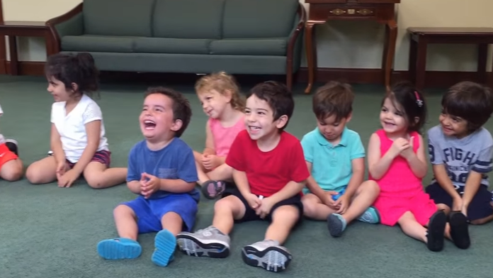 Takto vyzerá úprimná detská radosť. 