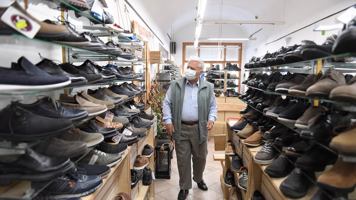 Cvičiť sa môže už aj na otvorenom verejnom športovisku. Snímka je zo Žiliny.