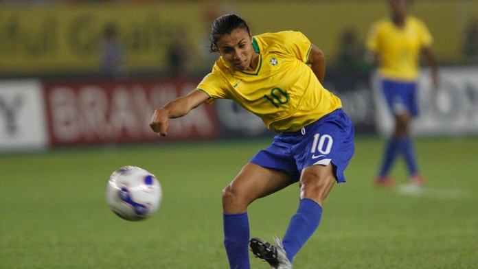 Opantala svet svojím umením, jej dres šiel viac na dračku ako Neymarov. Príbeh Pelého v sukni zostane večný