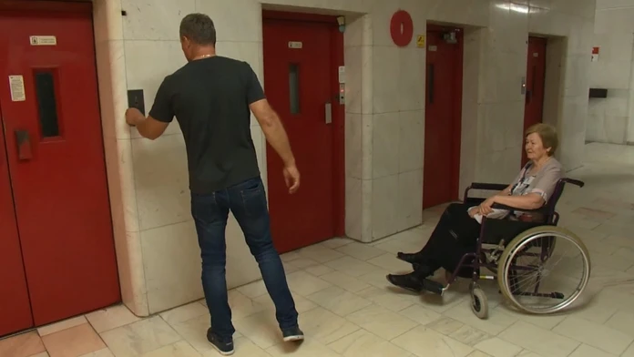 V nemocnici.