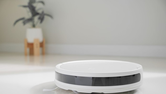 Španiel sa na diaľku zmocnil robotických vysávačov po celom svete. Nešlo mu o strašenie, chcel poukázať na problém