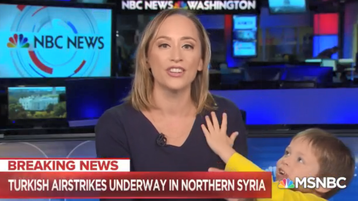 Gonzalo Higuaín z Juventusu Turín oslavuje gól na pôde Interu Miláno.