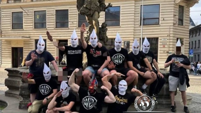 Fanúšikovia Sparty hajlovali a postihol ich tvrdý trest. Klub vyhodil aj lekára