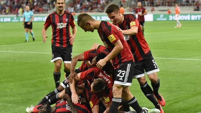 Na snímke radosť hráčov Trnavy po strelení gólu.