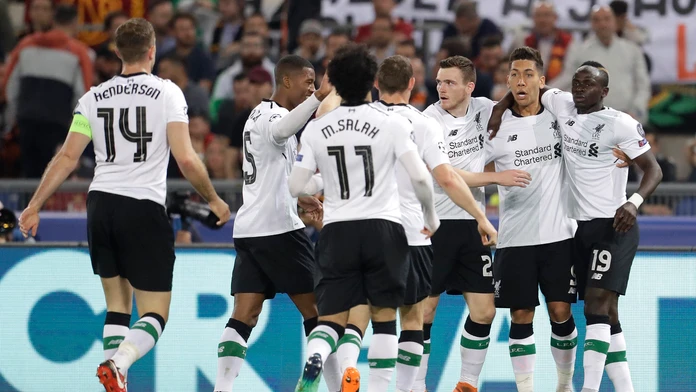 Hráči Liverpoolu sa tešia z gólu na pôde AS Rím v odvete semifinále Ligy majstrov.