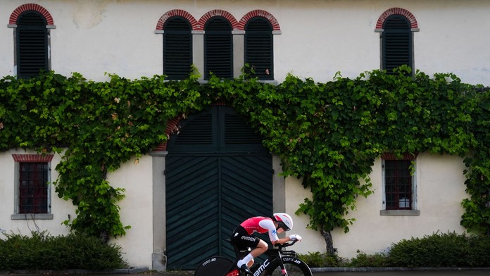 Mladá pretekárka si pri páde v pretekoch na MS poranila hlavu a je v kritickom stave