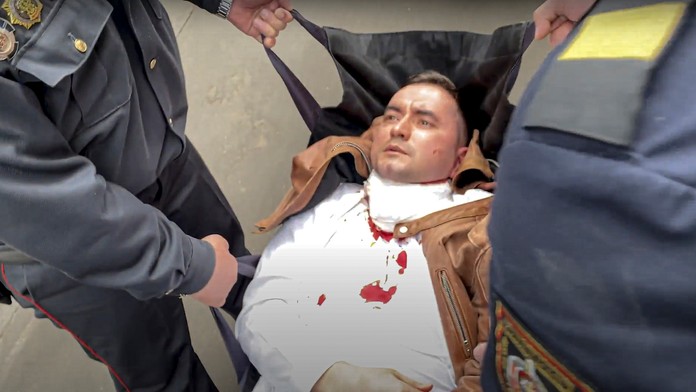 Ropnú rafinériu v Teheráne zachvátil mohutný požiar.