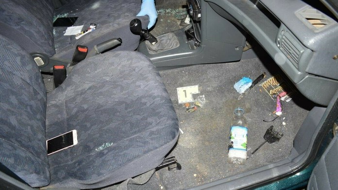 Policajti vykonali aj prehliadku jeho auta.