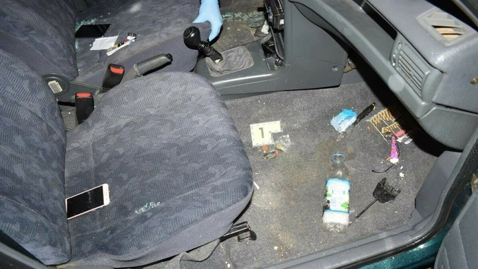 Policajti vykonali aj prehliadku jeho auta.