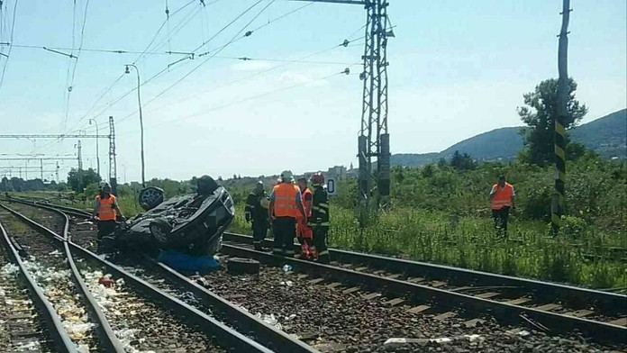 Nehoda vlaku a auta.