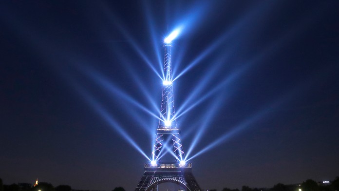 Eifellova veža oslavuje 130 rokov