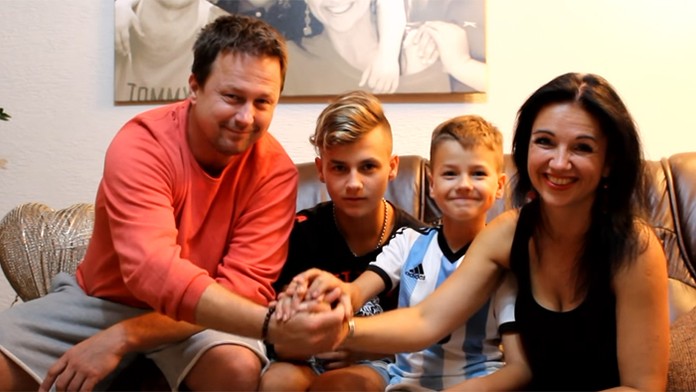 Katarína Heneková s manželom a deťmi.