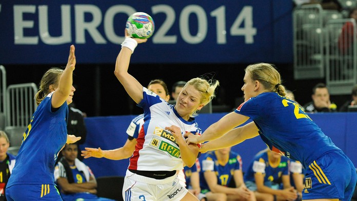 Na snímke zľava Isabelle Gulldenová (SWE), Monika Rajnohová (SVK) a Jenny Almová (SWE)