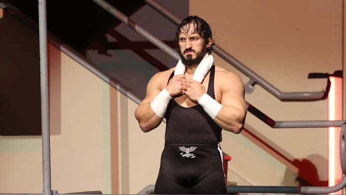 Deň predtým ešte zápasil. Vo veku len 40 rokov nečakane zomrela hviezda wrestlingu