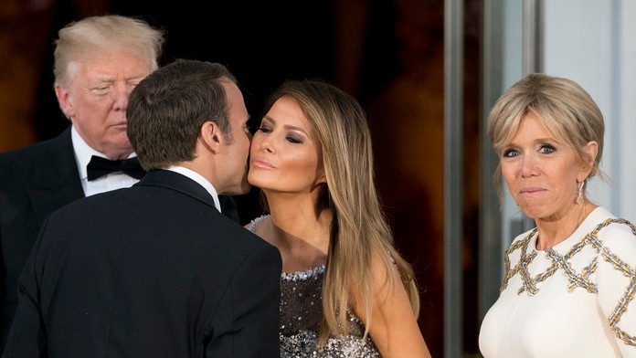 Melania Trumpová víta francúzskeho prezidenta Emmanuela Macrona.