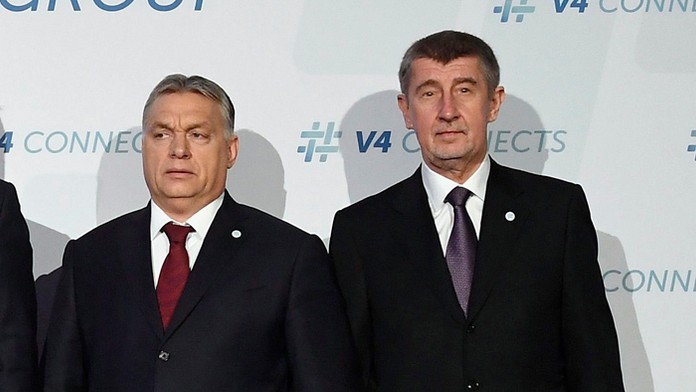 Premiéri Maďarska a Česka Viktor Orbán a Andrej Babiš na archívnej snímke.