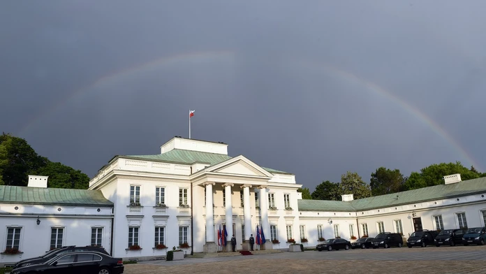 Ďalšie narušenie vzdušného priestoru Poľska. Bezpečnostné zložky zneškodnili dron nad vládnymi budovami