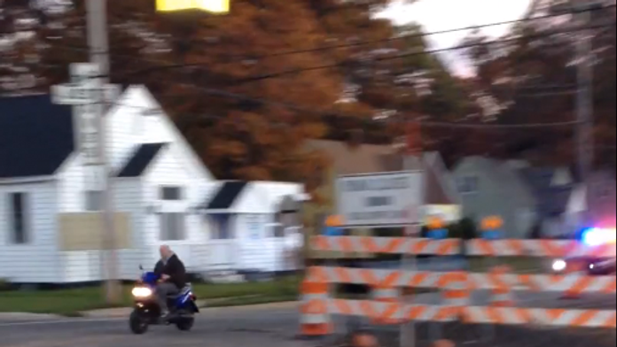 Chlapíka na mopede naháňalo jedenásť policajných áut