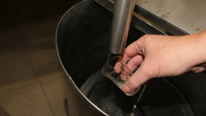 Colníci si posvietili na zákazníkov páleníc, ktorí chceli ušetriť na daniach