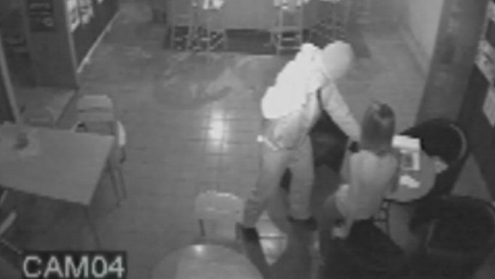 Lupič s nožom v herni