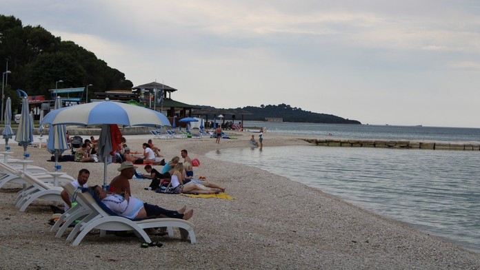 Pláž pri prímorskej obci Fažana