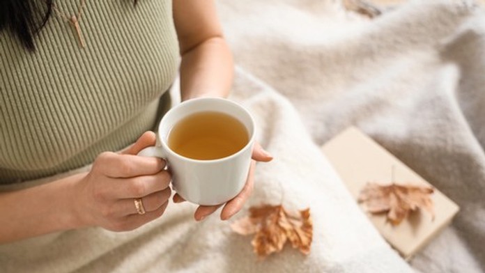 Tajomstvo mladšieho mozgu: Obľúbený nápoj v kombinácii s vitamínom môže spomaliť Alzheimerovu chorobu