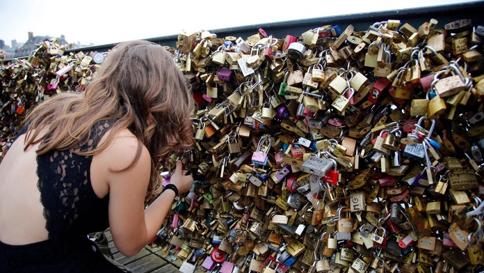 France_Love_Locks139492158031.jpg