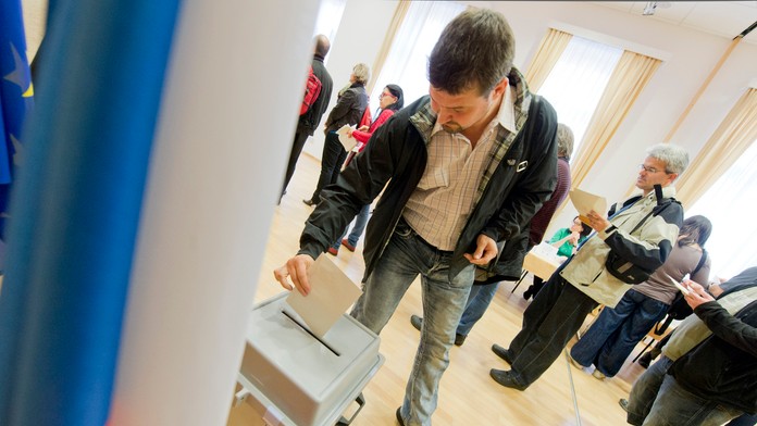 Pes na Sicílii spadol do jaskyne