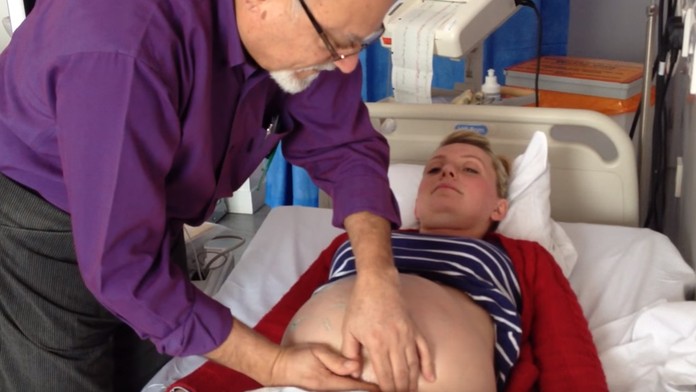 Obrat vonkajšími hmatmi. 