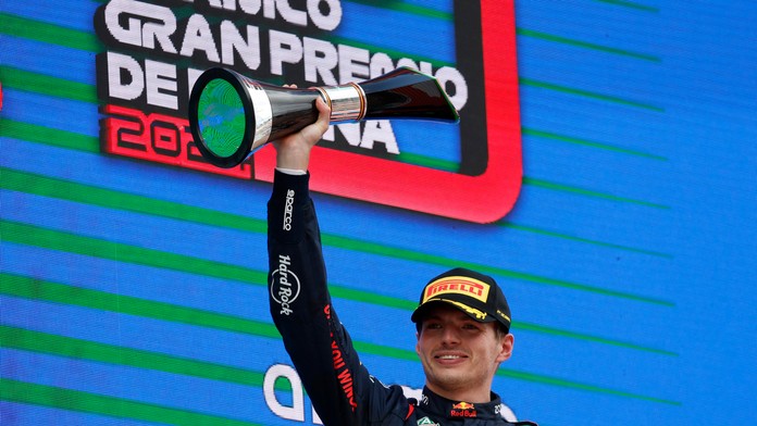 Dominancia v Španielsku pokračuje. Verstappen tam zvíťazil tretíkrát po sebe a upevnil si pozíciu lídra