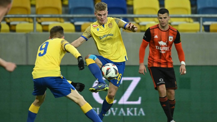 János Hahn, András Schäfer (obaja DAC) v zápase Fortuna ligy proti Ružomberku.
