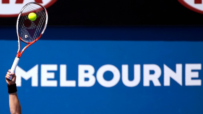 Osem zo 16 podozrivých hráčov teraz štartuje na úvodnom grandslamovom turnaji roka Australian Open v Melbourne.
