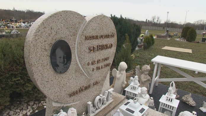 Joshua Kimmich z Bayernu Mníchov oslavuje gól v dueli Nemeckého pohára na pôde Schalke.