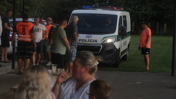 Namiesto oslavy fraška. Duel Slovnaft Cupu rozhodca predčasne ukončil a potom zavolal políciu