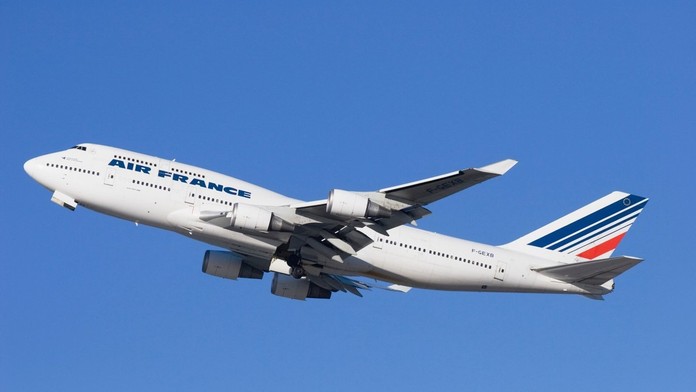 Piloti Air France sa pobili v kokpite počas letu
