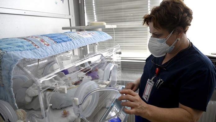 Ľudia za mesiac vyzbierali 300-tisíc eur pre predčasniatka a ich matky. Zásluhu na tom má aj stránka Zomri