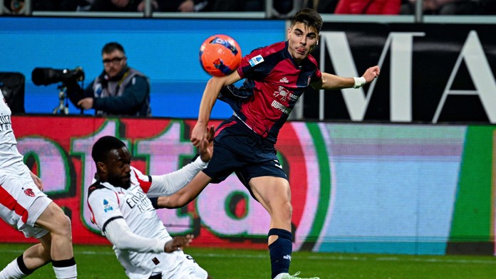 Obert nastúpil a Cagliari zmazalo dvojgólové manko. Slovák ubránil aj legendu