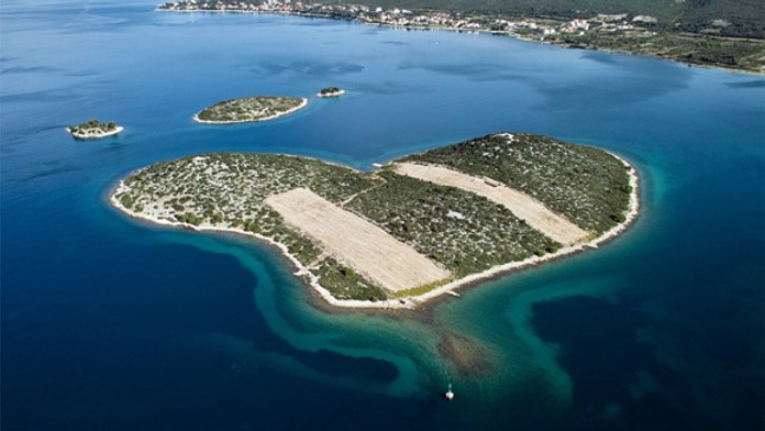 Na chorvátskom ostrove v tvare srdca sa objavili dva pásy