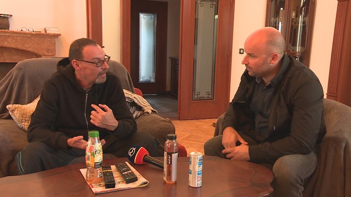 Zľava Marco Scandella a Henri Jokiharju z Buffala oslavujú gól proti Floride.