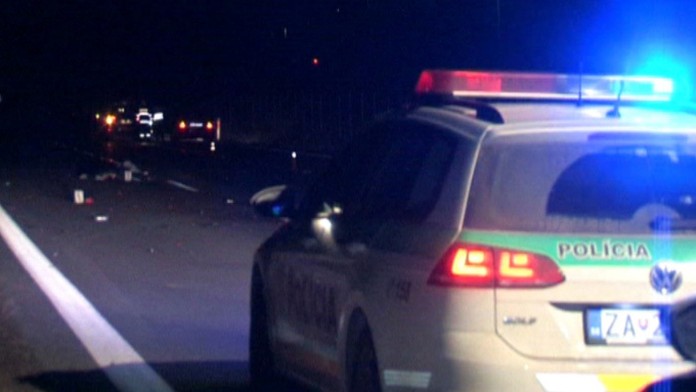 Mŕtvy chodec na D1 pri Dechtároch.