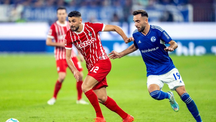 Union Berlín zachránil vedenie v Bundeslige gólom z 97. minúty. Duda so žltou kartou